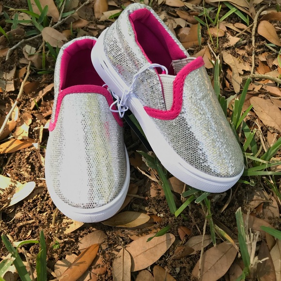 🔥🔥SALE🔥🔥Sparkly silver size 5 toddler shoes - Picture 1 of 3
